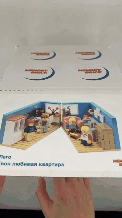 Упаковка индивидуального набора с пакетами деталей и изображением готовой модели